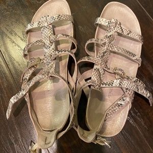 Donald J Pliner Sandal